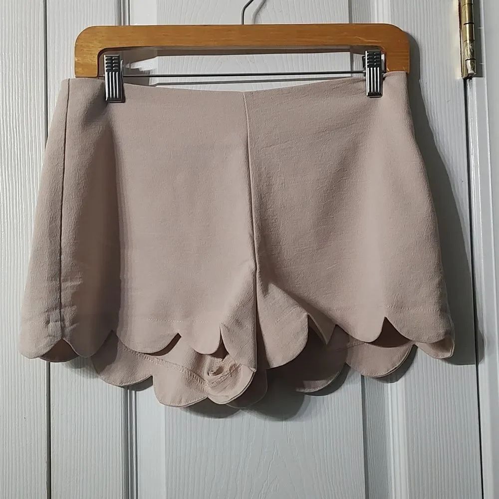 Monteau  light tan color scallop hem shorts  Sz M
